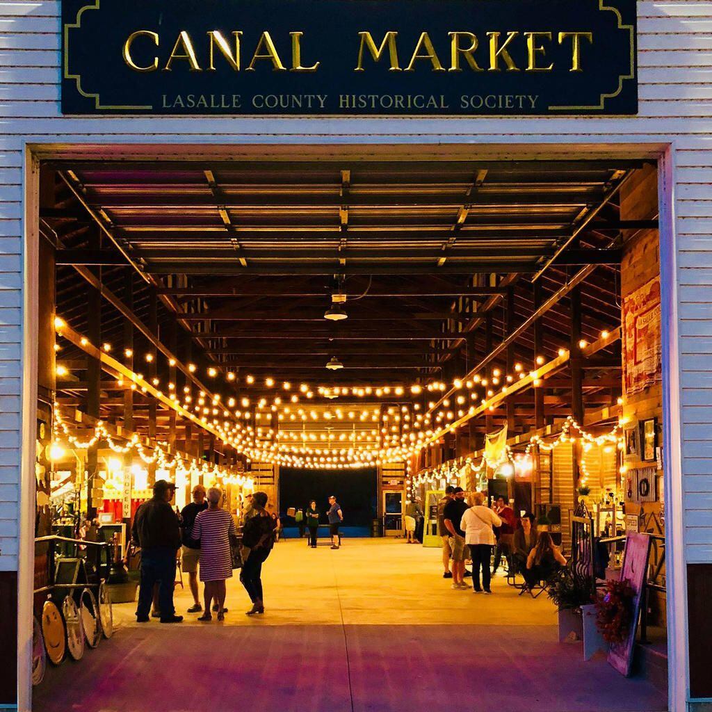 Vendors line Canal Street for antique market